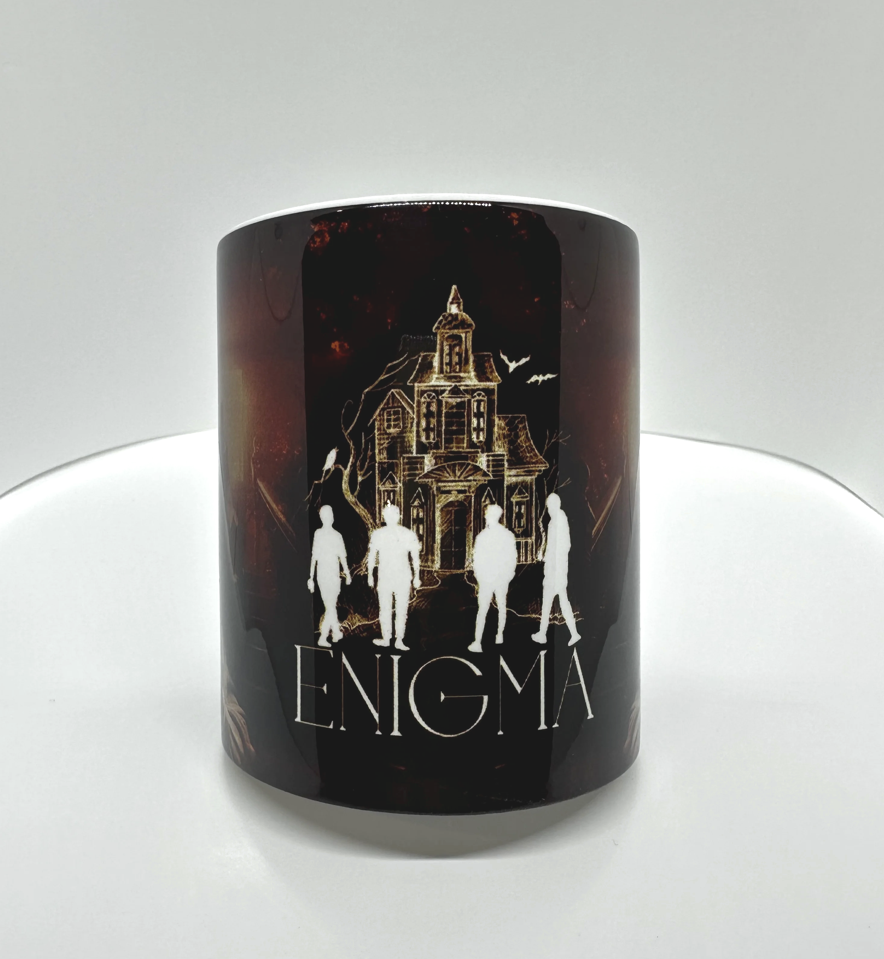 Le Mug Enigma : Le Gardien des Ombres